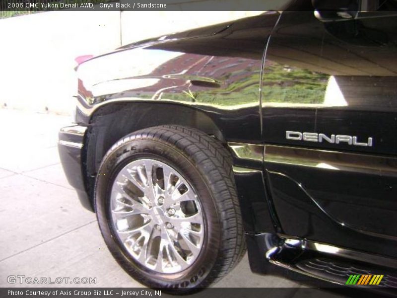 Onyx Black / Sandstone 2006 GMC Yukon Denali AWD