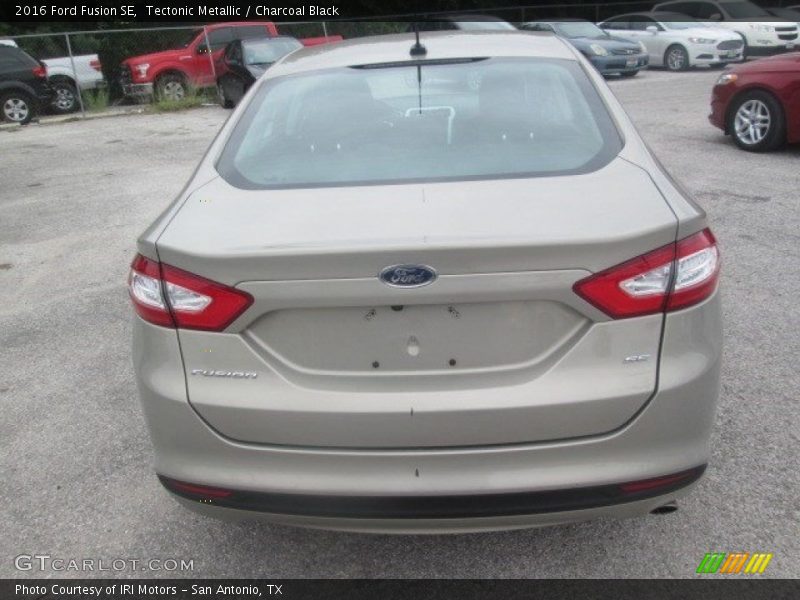 Tectonic Metallic / Charcoal Black 2016 Ford Fusion SE