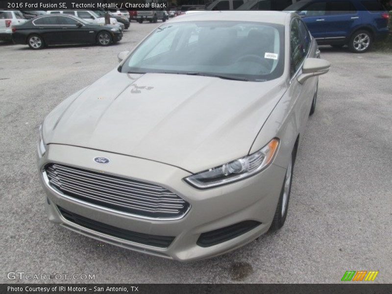 Tectonic Metallic / Charcoal Black 2016 Ford Fusion SE