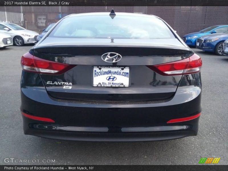 Black / Gray 2017 Hyundai Elantra SE