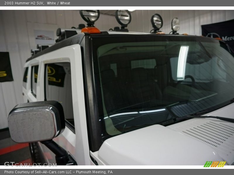 White / Wheat 2003 Hummer H2 SUV