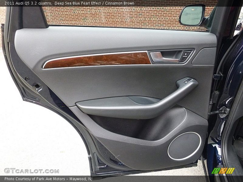 Deep Sea Blue Pearl Effect / Cinnamon Brown 2011 Audi Q5 3.2 quattro