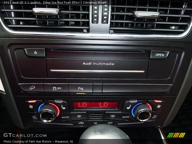 Deep Sea Blue Pearl Effect / Cinnamon Brown 2011 Audi Q5 3.2 quattro
