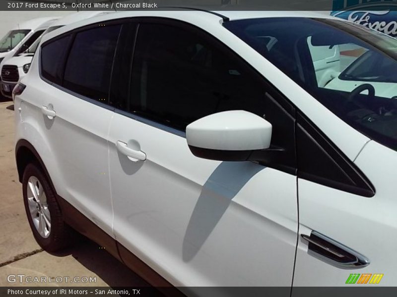 Oxford White / Charcoal Black 2017 Ford Escape S