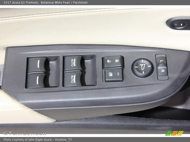 Bellanova White Pearl / Parchment 2017 Acura ILX Premium