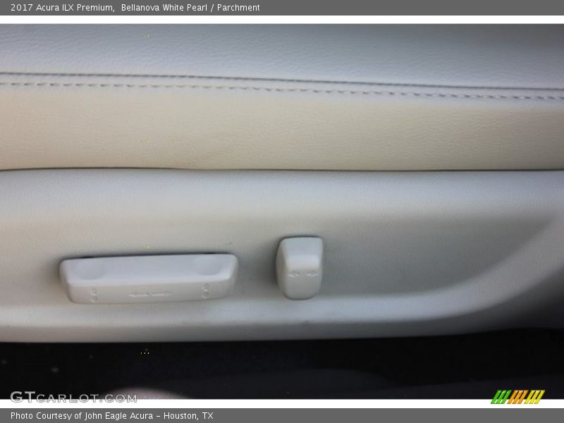 Bellanova White Pearl / Parchment 2017 Acura ILX Premium