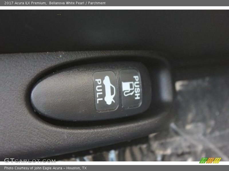 Bellanova White Pearl / Parchment 2017 Acura ILX Premium