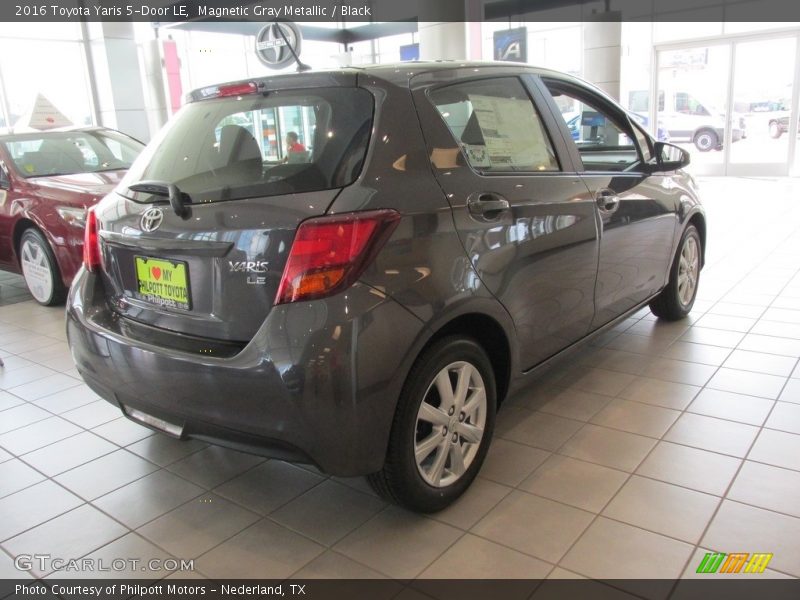 Magnetic Gray Metallic / Black 2016 Toyota Yaris 5-Door LE