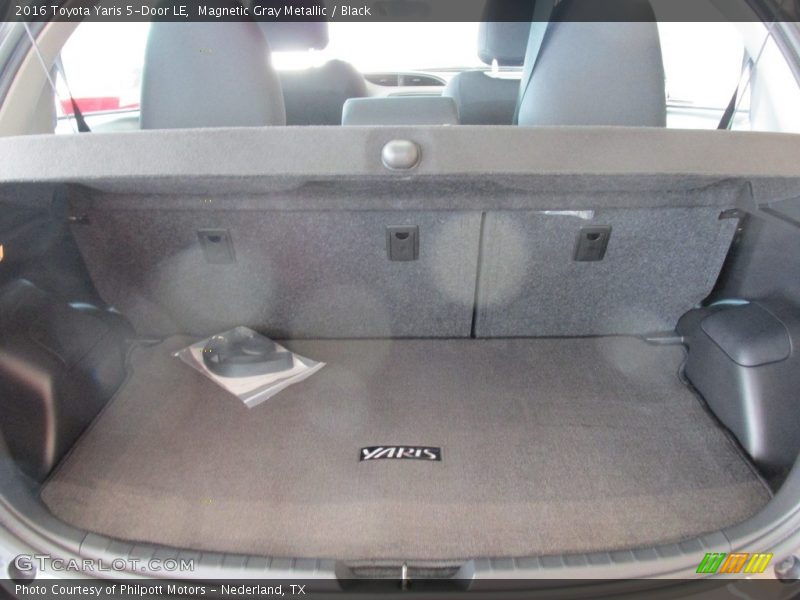 Magnetic Gray Metallic / Black 2016 Toyota Yaris 5-Door LE