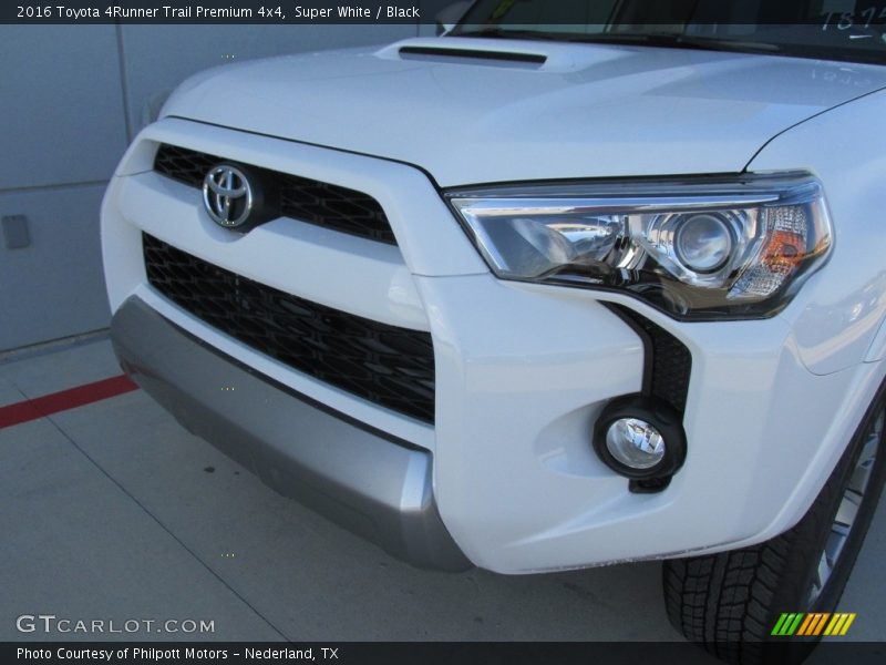 Super White / Black 2016 Toyota 4Runner Trail Premium 4x4