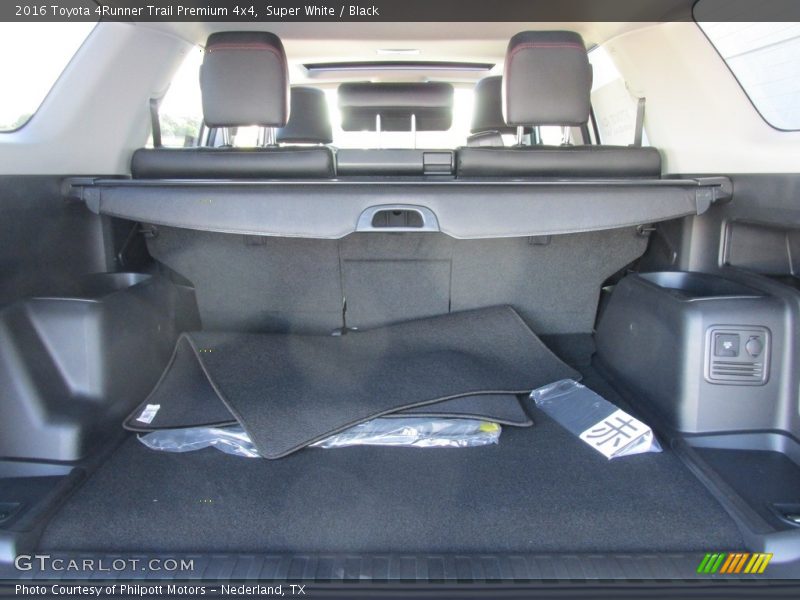 Super White / Black 2016 Toyota 4Runner Trail Premium 4x4