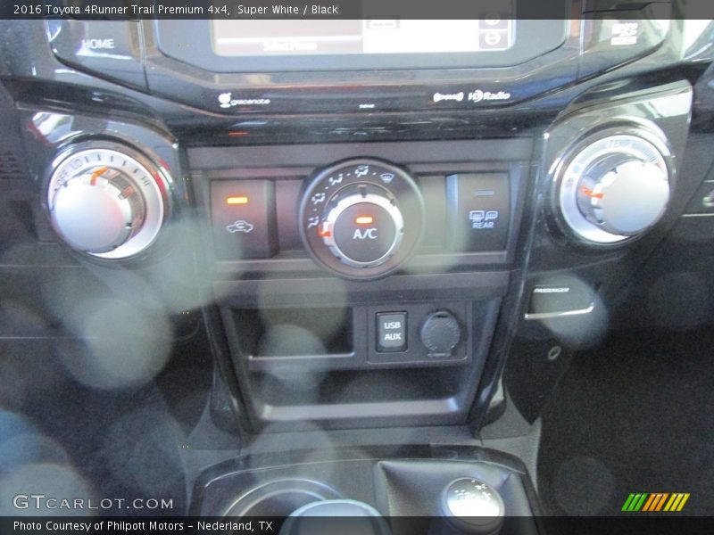 Super White / Black 2016 Toyota 4Runner Trail Premium 4x4