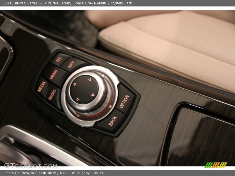 Space Gray Metallic / Oyster/Black 2013 BMW 5 Series 528i xDrive Sedan