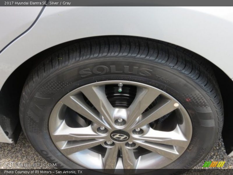 Silver / Gray 2017 Hyundai Elantra SE
