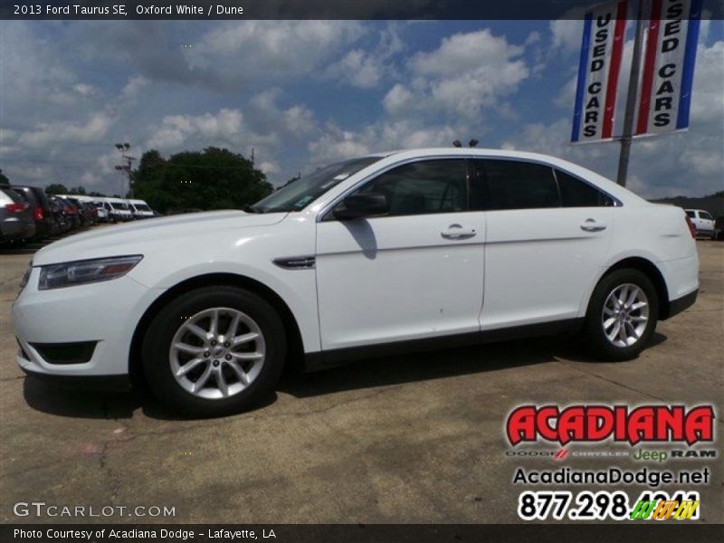 Oxford White / Dune 2013 Ford Taurus SE