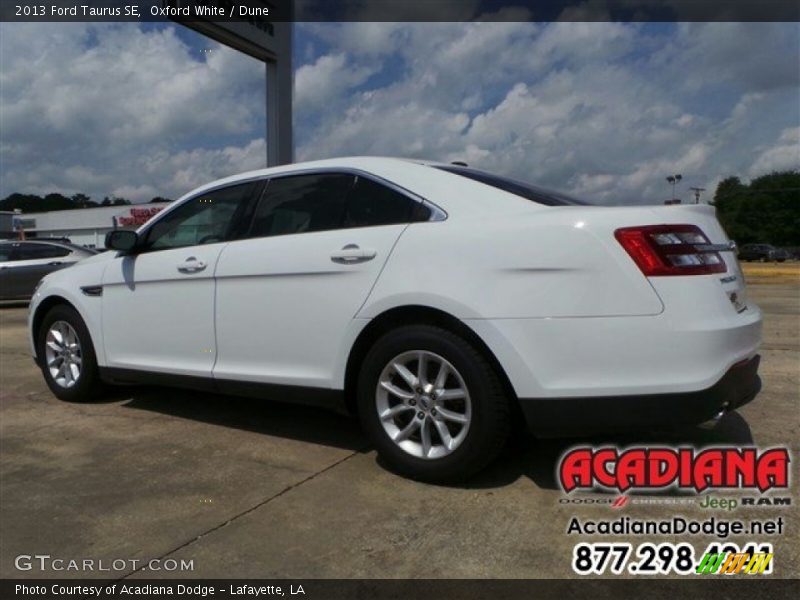 Oxford White / Dune 2013 Ford Taurus SE