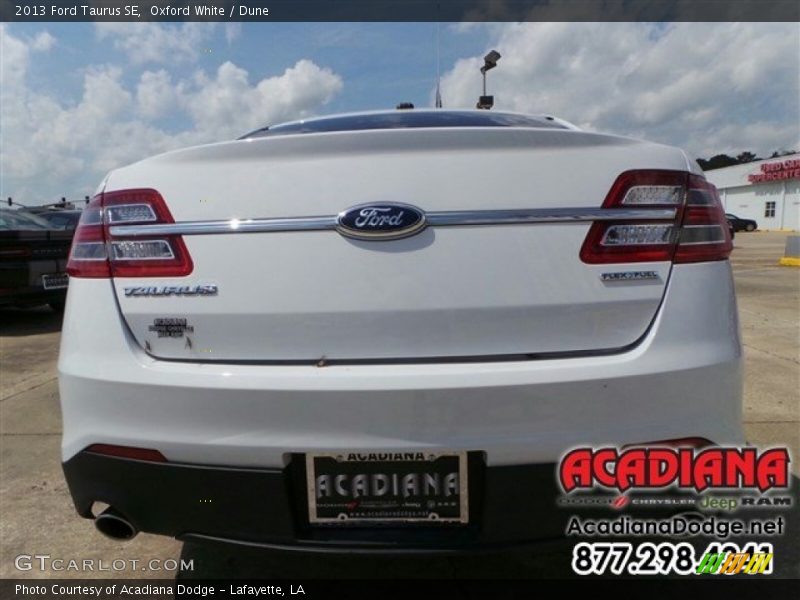 Oxford White / Dune 2013 Ford Taurus SE