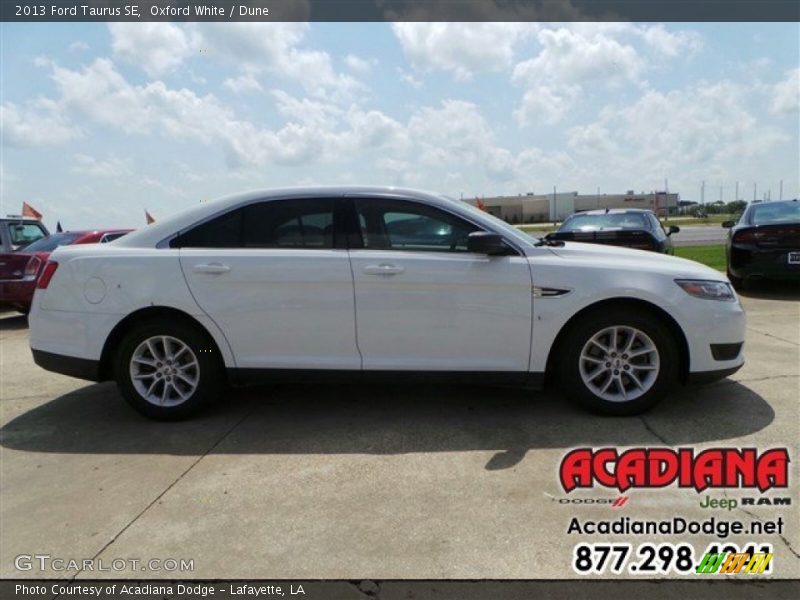 Oxford White / Dune 2013 Ford Taurus SE