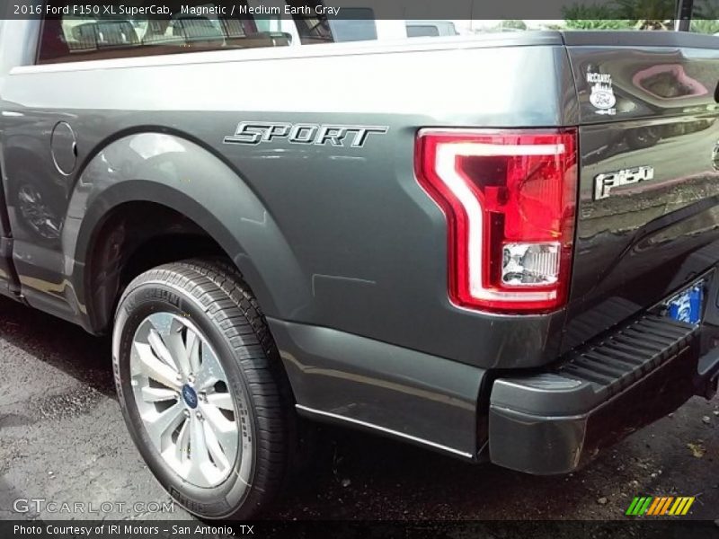 Magnetic / Medium Earth Gray 2016 Ford F150 XL SuperCab