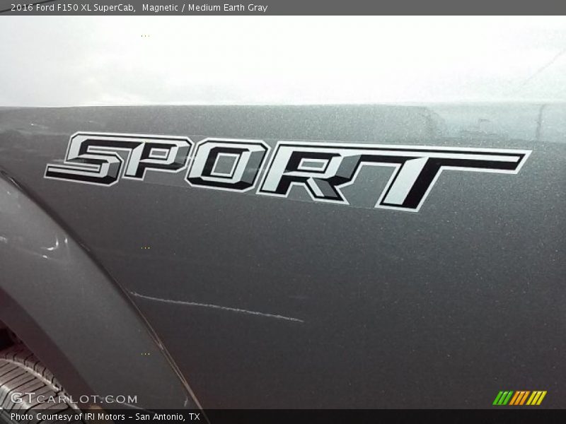 Magnetic / Medium Earth Gray 2016 Ford F150 XL SuperCab