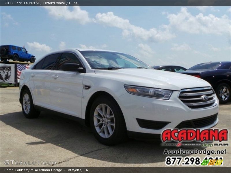 Oxford White / Dune 2013 Ford Taurus SE