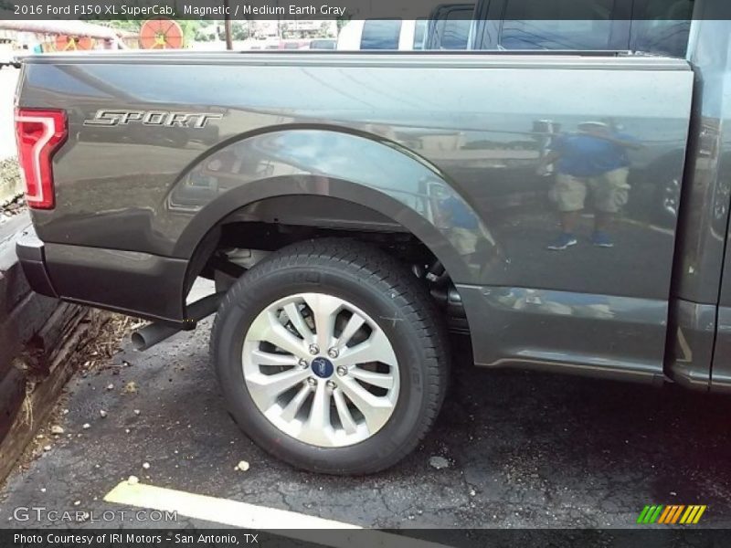 Magnetic / Medium Earth Gray 2016 Ford F150 XL SuperCab