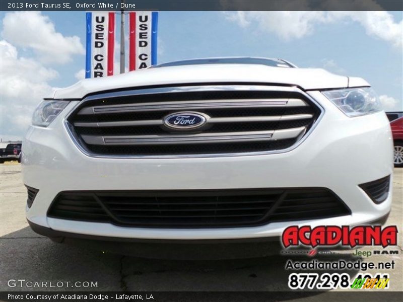 Oxford White / Dune 2013 Ford Taurus SE