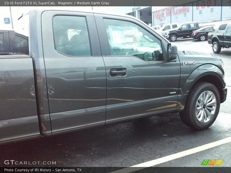 Magnetic / Medium Earth Gray 2016 Ford F150 XL SuperCab