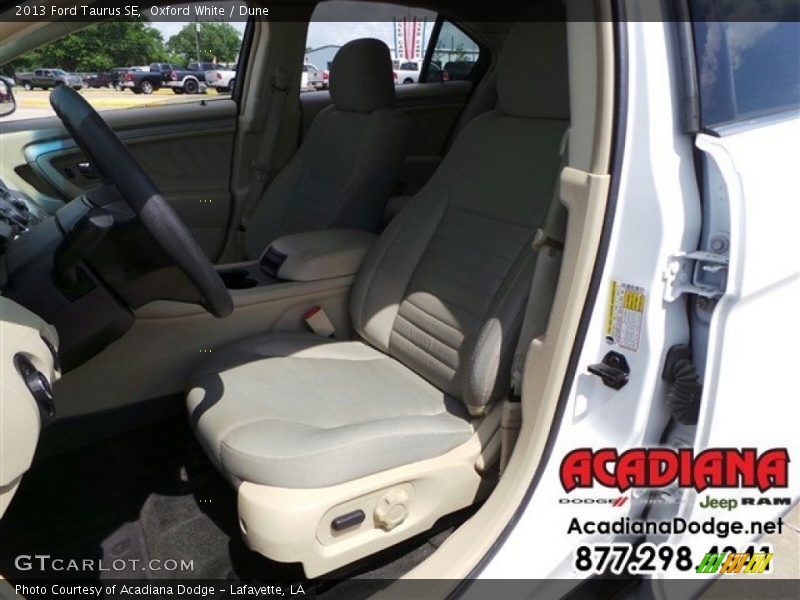 Oxford White / Dune 2013 Ford Taurus SE