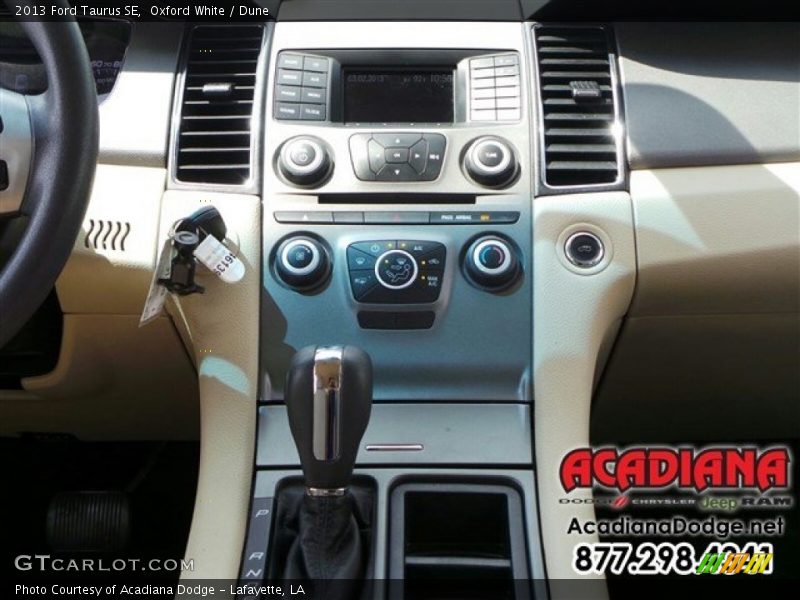 Oxford White / Dune 2013 Ford Taurus SE