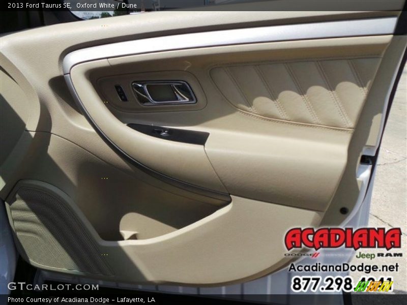 Oxford White / Dune 2013 Ford Taurus SE