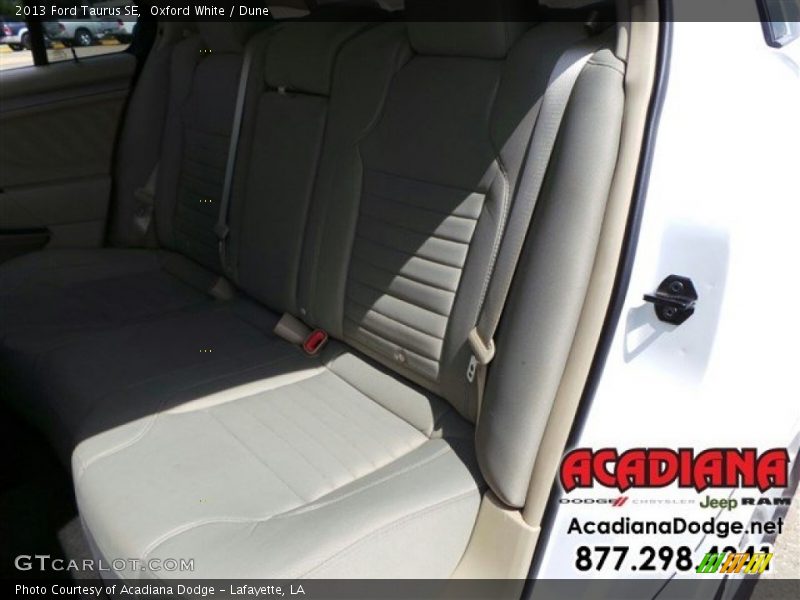 Oxford White / Dune 2013 Ford Taurus SE