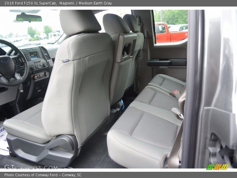 Magnetic / Medium Earth Gray 2016 Ford F150 XL SuperCab