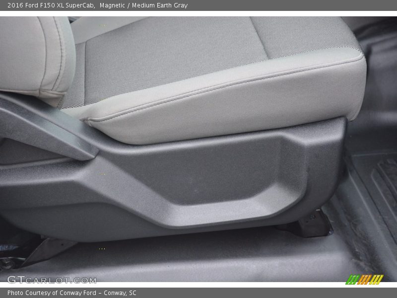 Magnetic / Medium Earth Gray 2016 Ford F150 XL SuperCab