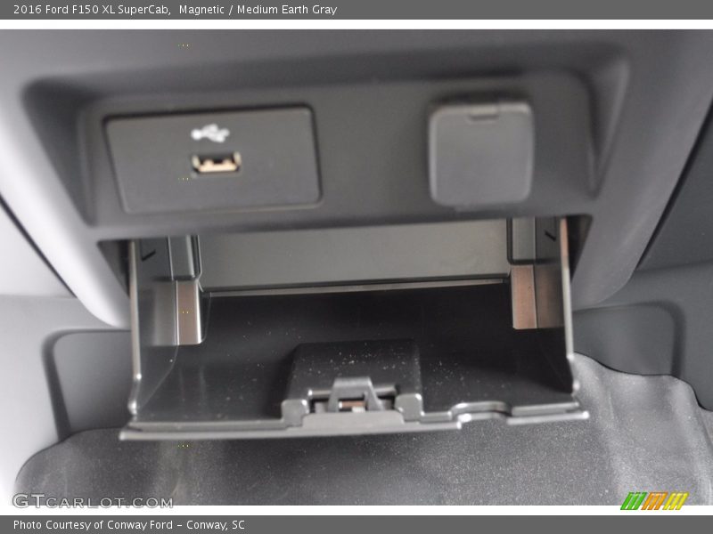 Magnetic / Medium Earth Gray 2016 Ford F150 XL SuperCab