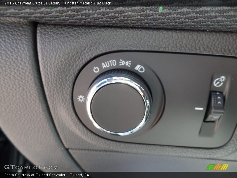Tungsten Metallic / Jet Black 2016 Chevrolet Cruze LT Sedan
