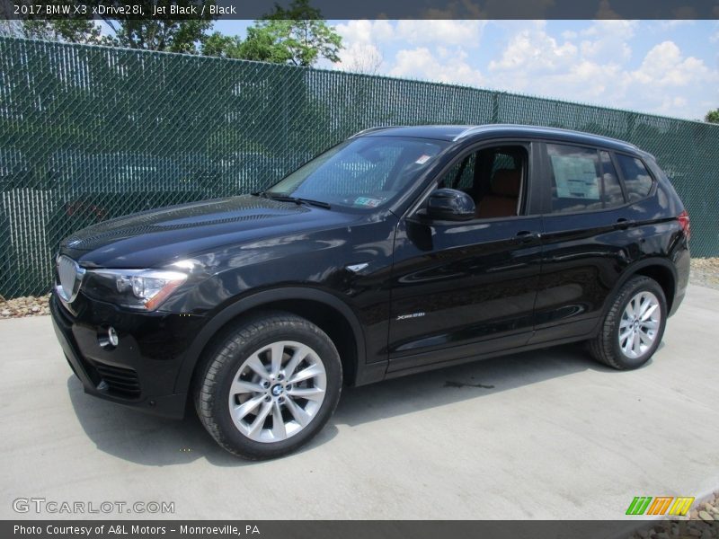 Front 3/4 View of 2017 X3 xDrive28i