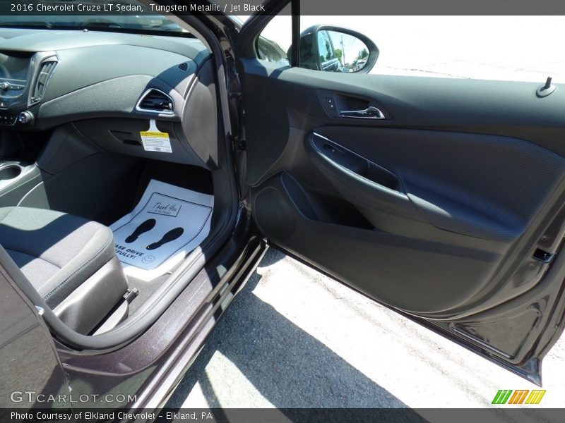 Tungsten Metallic / Jet Black 2016 Chevrolet Cruze LT Sedan