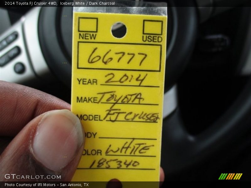 Iceberg White / Dark Charcoal 2014 Toyota FJ Cruiser 4WD