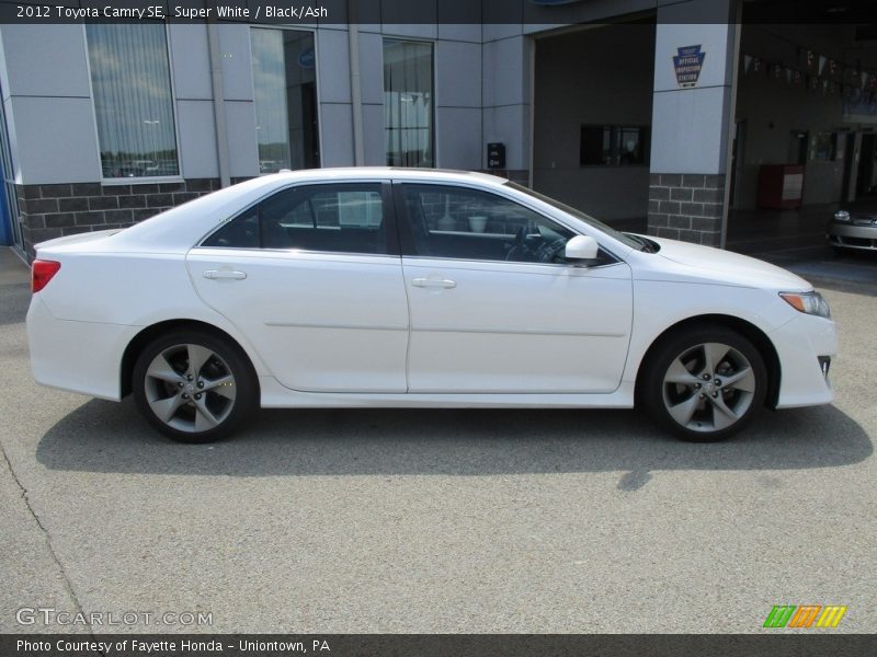 Super White / Black/Ash 2012 Toyota Camry SE