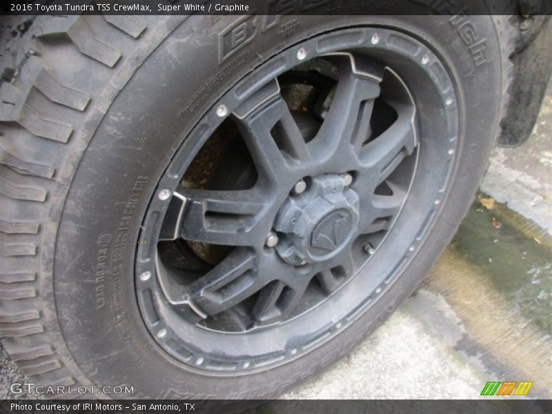 Super White / Graphite 2016 Toyota Tundra TSS CrewMax