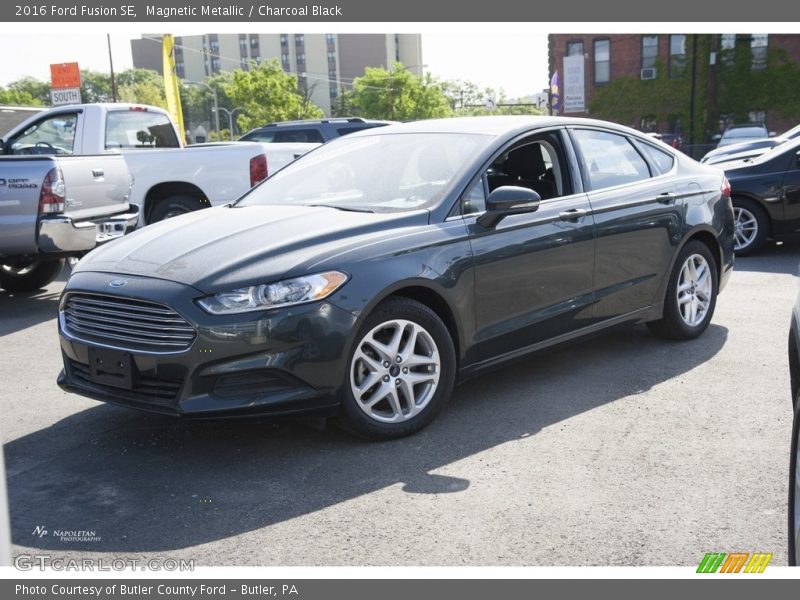 Magnetic Metallic / Charcoal Black 2016 Ford Fusion SE