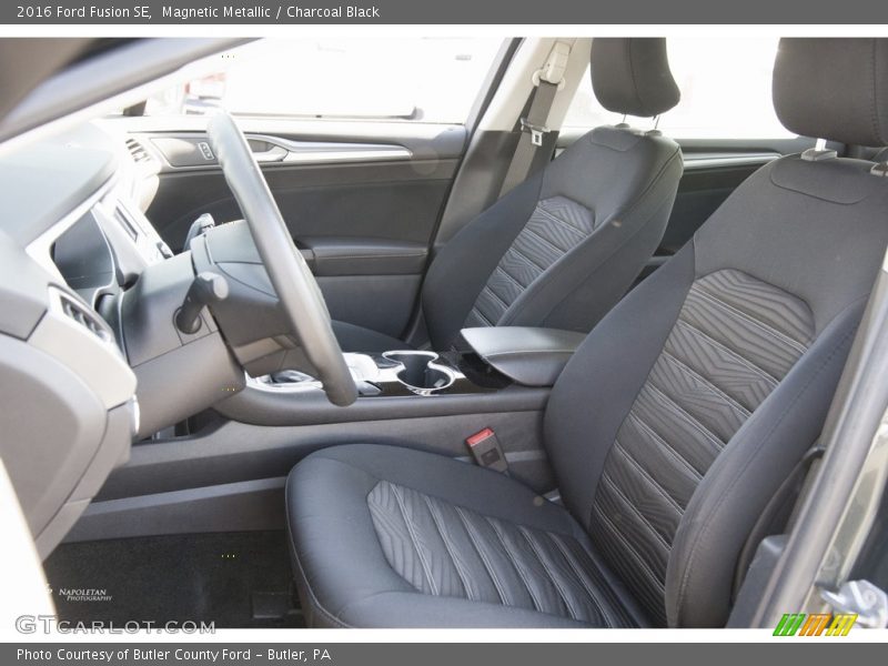 Magnetic Metallic / Charcoal Black 2016 Ford Fusion SE