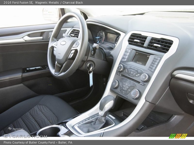 Magnetic Metallic / Charcoal Black 2016 Ford Fusion SE