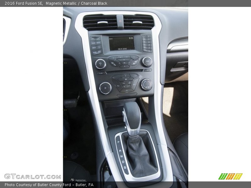 Magnetic Metallic / Charcoal Black 2016 Ford Fusion SE