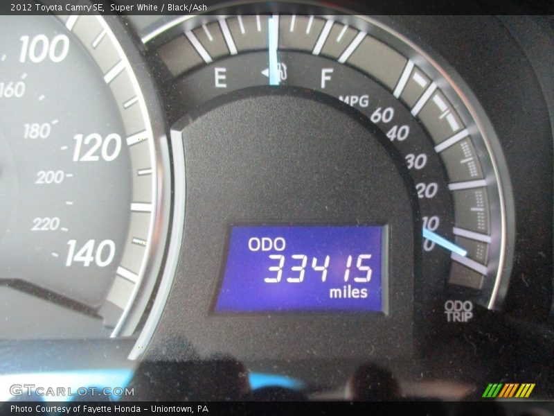 Super White / Black/Ash 2012 Toyota Camry SE