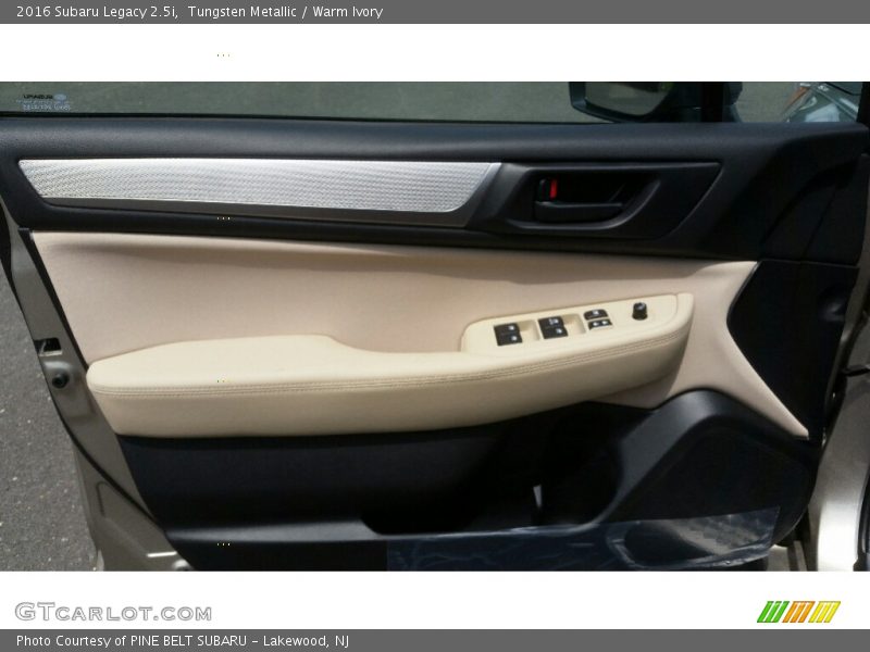 Tungsten Metallic / Warm Ivory 2016 Subaru Legacy 2.5i