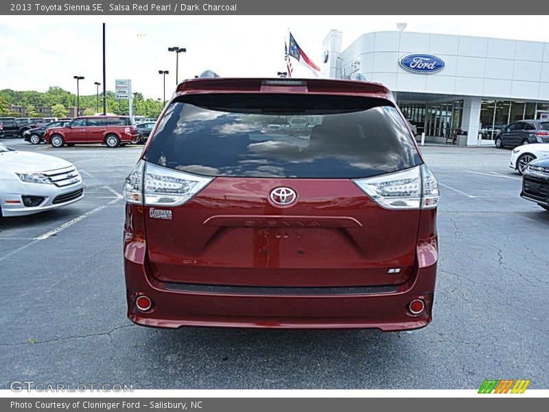 Salsa Red Pearl / Dark Charcoal 2013 Toyota Sienna SE