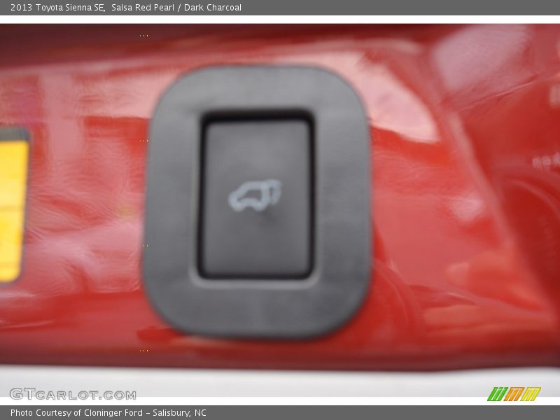 Salsa Red Pearl / Dark Charcoal 2013 Toyota Sienna SE