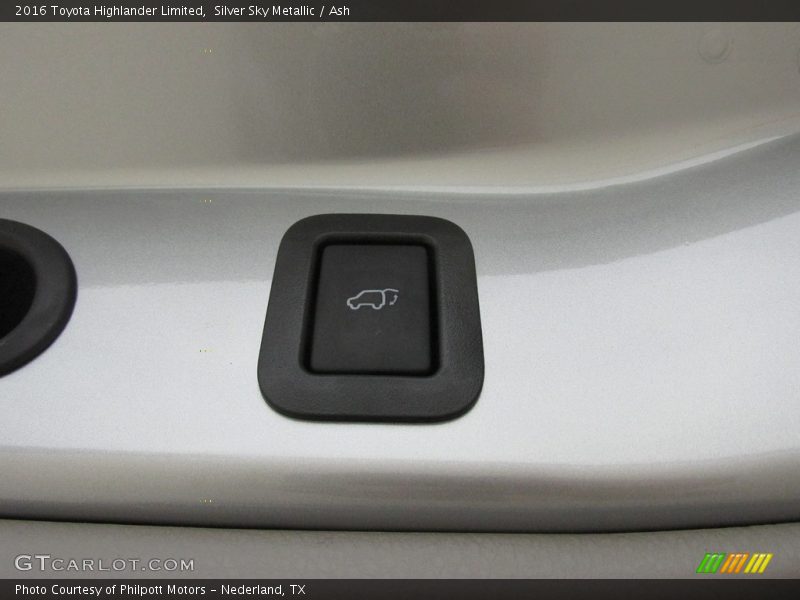 Silver Sky Metallic / Ash 2016 Toyota Highlander Limited